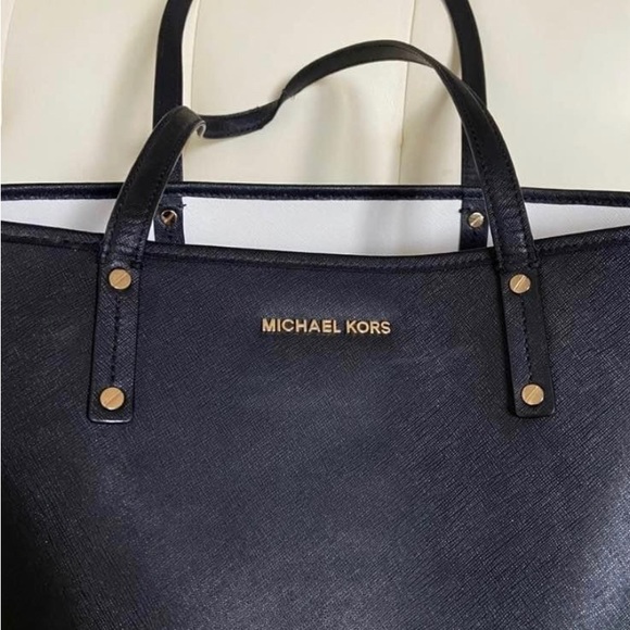Michael Kors Saffiano Leather Large Jet set Tote bag in Black - Picture 2 of 6